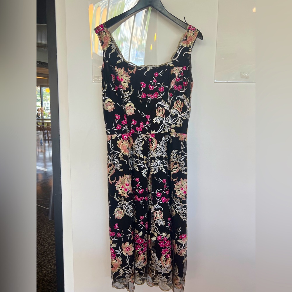 CUTE AND CLASSY MIDI FLORAL DRESS